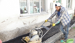 Gündoğdu’da tretuvarlar yenileniyor