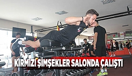 KIRMIZI ŞİMŞEKLER SALONDA ÇALIŞTI