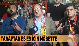 TARAFTAR ES ES İÇİN NÖBETTE