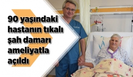 90 yaşındaki hastanın tıkalı şah damarını ameliyatla açtılar