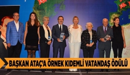 BAŞKAN ATAÇ’A ÖRNEK KIDEMLİ VATANDAŞ ÖDÜLÜ