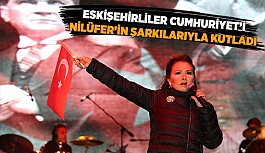 ESKİŞEHİRLİLER CUMHURİYET’İ NİLÜFER’İN ŞARKILARIYLA KUTLADI