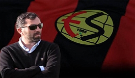 Minik sporcularımızı stad dışına çıkaranları kınıyoruz