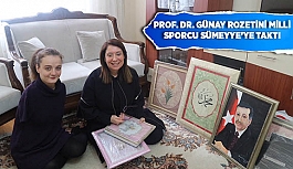 PROF. DR. GÜNAY ROZETİNİ MİLLİ SPORCU SÜMEYYE’YE TAKTI