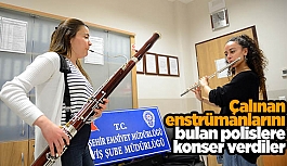 Çalınan enstrümanlarını bulan polislere konser verdiler