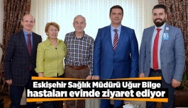 Eskişehir Sağlık Müdürü Uğur Bilge hastaları evinde ziyaret ediyor