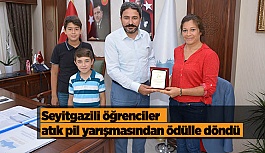 Seyitgazili öğrenciler atık pil yarışmasından ödülle döndü