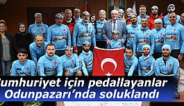 Cumhuriyet için pedallayanlar Odunpazarı’nda soluklandı