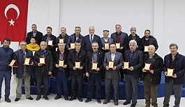 HAN'DA MECLİS ÜYELERİNE PLAKET