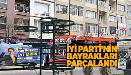 İYİ PARTİ BAYRAKLARI PARÇALANDI!