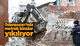 ODUNPAZARI’NIN GÜVENLİĞİ İÇİN METRUK BİNALAR YIKILIYOR