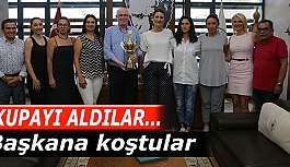 Şampiyon voleybolculardan Başkan Kurt'a teşekkür