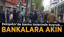 Vatandaşlar kısıtlama sonrası bankalara koştu