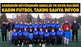 Eskişehir Büyükşehir Gençlik Ve Spor Kulübü Kadın Futbol Takımı sahaya iniyor