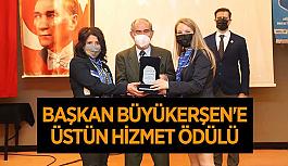 Başkan Büyükerşen'e üstün hizmet ödülü