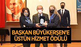 Başkan Büyükerşen'e üstün hizmet ödülü