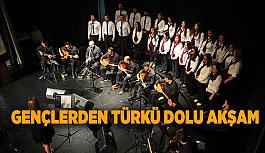 Gençlerden türkü dolu akşam