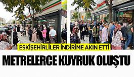 Tarım Kredi Kooperatif Marketi önünde indirim yoğunluğu