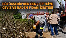 Büyükşehir'den genç çiftçiye ceviz ve badem fidanı desteği