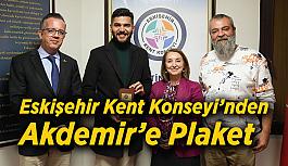 Eskişehir Kent Konseyi’nden Akdemir’e Plaket